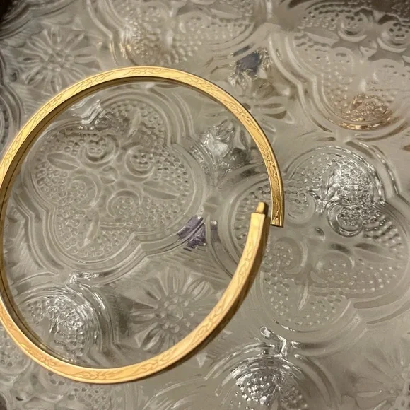 Victorian tested 9k solid gold baby bangle bracelet antique floral engraved - Picture 4 of 10